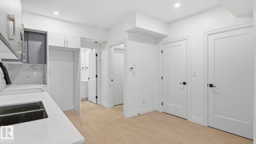 9224 94 Street Nw, Edmonton, AB - Indoor