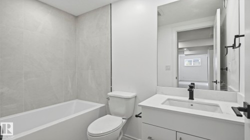 9224 94 Street Nw, Edmonton, AB - Indoor Photo Showing Bathroom