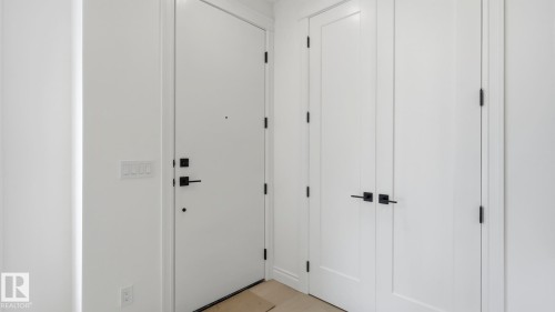 9224 94 Street Nw, Edmonton, AB - Indoor Photo Showing Other Room