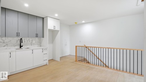 9224 94 Street Nw, Edmonton, AB - Indoor