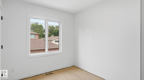 9224 94 Street Nw, Edmonton, AB - Indoor Photo Showing Other Room
