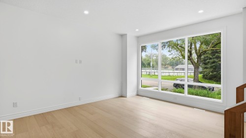9224 94 Street Nw, Edmonton, AB - Indoor Photo Showing Other Room