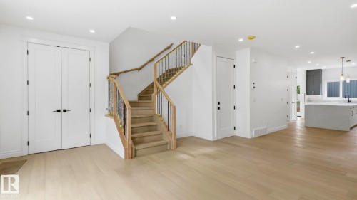9224 94 Street Nw, Edmonton, AB - Indoor Photo Showing Other Room