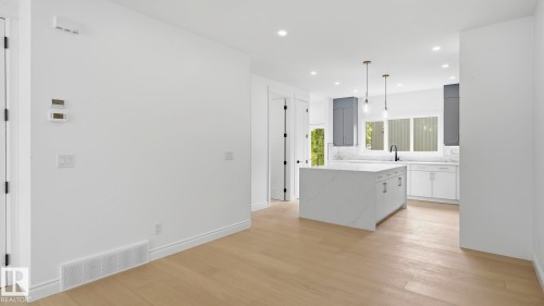 9224 94 Street Nw, Edmonton, AB - Indoor