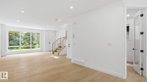 9224 94 Street Nw, Edmonton, AB - Indoor Photo Showing Other Room