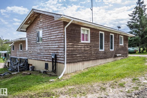 Log-style siding exterior with a white gutter system - 11218 Twp Rd 590, Rural St. Paul County, AB - Outdoor