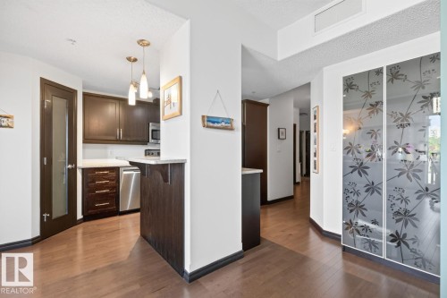 #801 9707 106 St Nw, Edmonton, AB - Indoor Photo Showing Kitchen