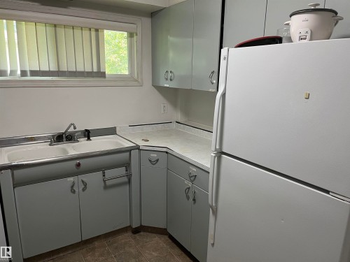 12011 87 Avenue Nw, Edmonton, AB - Indoor