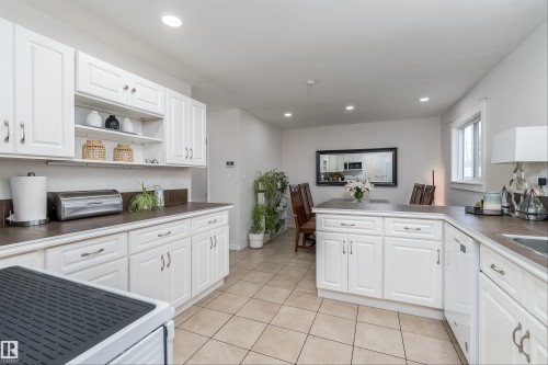 11236 40 Avenue Nw, Edmonton, AB - Indoor Photo Showing Kitchen