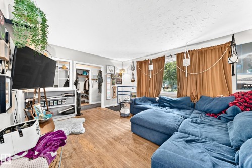 12718 126 Street Nw, Edmonton, AB - Indoor Photo Showing Living Room