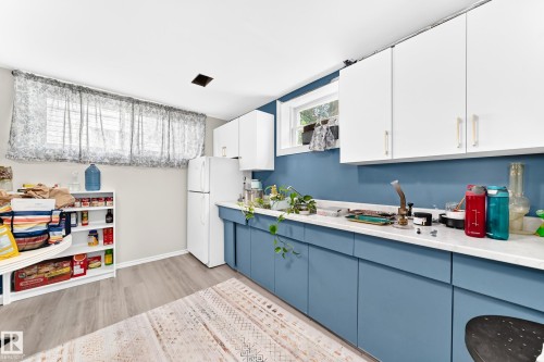 12718 126 Street Nw, Edmonton, AB - Indoor Photo Showing Kitchen