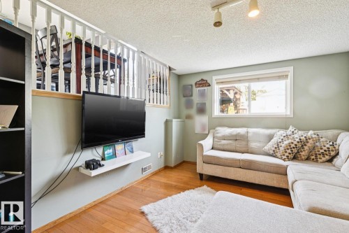 7912 154 Avenue Nw, Edmonton, AB - Indoor Photo Showing Living Room