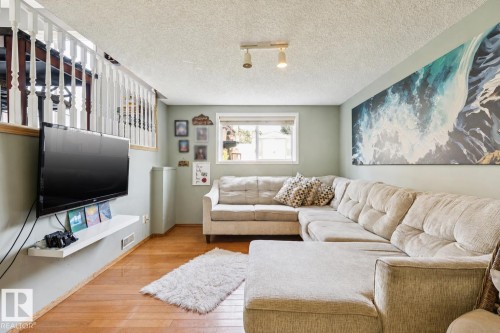 7912 154 Avenue Nw, Edmonton, AB - Indoor Photo Showing Living Room