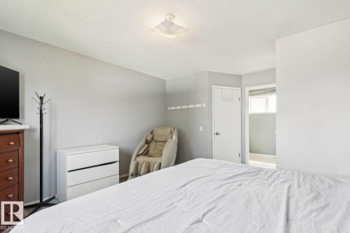 7912 154 Avenue Nw, Edmonton, AB - Indoor Photo Showing Bedroom