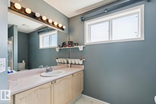 7912 154 Avenue Nw, Edmonton, AB - Indoor Photo Showing Bathroom