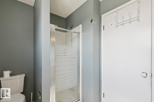 7912 154 Avenue Nw, Edmonton, AB - Indoor Photo Showing Bathroom