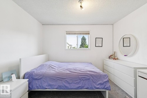 7912 154 Avenue Nw, Edmonton, AB - Indoor Photo Showing Bedroom