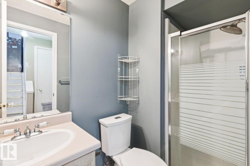 7912 154 Avenue Nw, Edmonton, AB - Indoor Photo Showing Bathroom