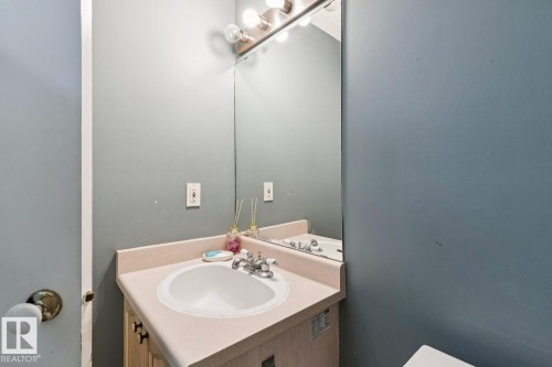 7912 154 Avenue Nw, Edmonton, AB - Indoor Photo Showing Bathroom