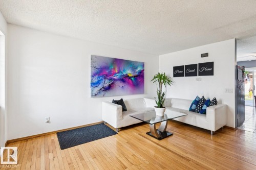 7912 154 Avenue Nw, Edmonton, AB - Indoor Photo Showing Living Room