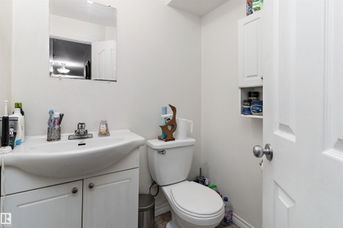 20404 60 Avenue Nw, Edmonton, AB - Indoor Photo Showing Bathroom