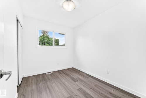 Bright interior space featuring wood-finish flooring and a neutral color palette - 5519 142 Avenue Nw, Edmonton, AB - Indoor Photo Showing Other Room
