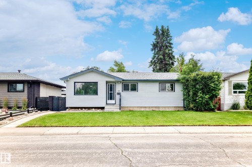 Single-story residence featuring light-colored horizontal siding and a dark roofline - 5519 142 Avenue Nw, Edmonton, AB - Outdoor