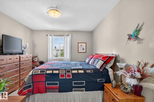 226 Brookview Way, Stony Plain, AB - Indoor Photo Showing Bedroom