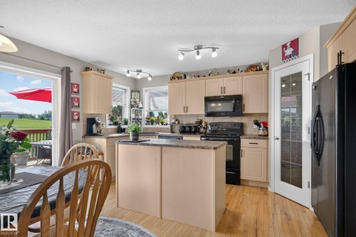 226 Brookview Way, Stony Plain, AB - Indoor Photo Showing Kitchen