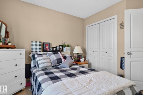 226 Brookview Way, Stony Plain, AB - Indoor Photo Showing Bedroom
