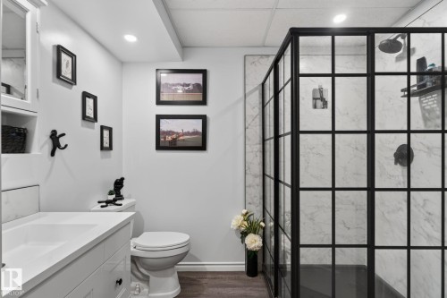 226 Brookview Way, Stony Plain, AB - Indoor Photo Showing Bathroom