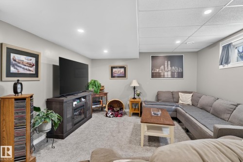 226 Brookview Way, Stony Plain, AB - Indoor Photo Showing Other Room