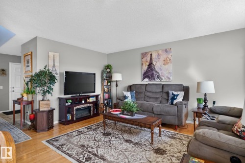 226 Brookview Way, Stony Plain, AB - Indoor Photo Showing Living Room