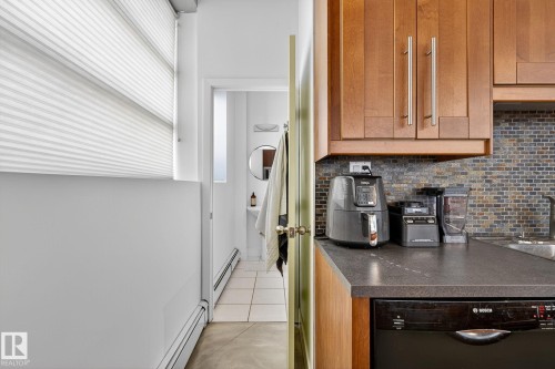 #201 10355 105 St Nw, Edmonton, AB - Indoor Photo Showing Kitchen
