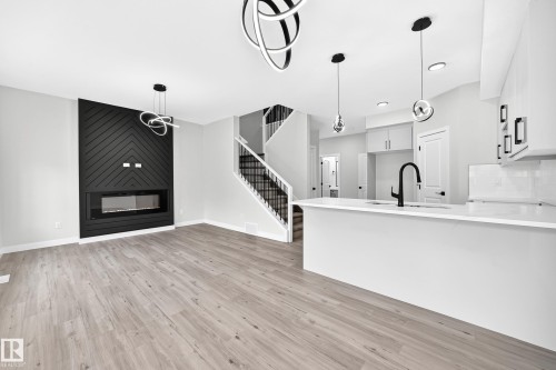 71 Patriot Way, Spruce Grove, AB - Indoor Photo Showing Kitchen