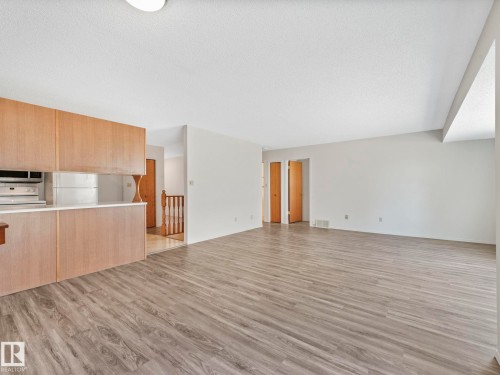 1521 62 Street Nw, Edmonton, AB - Indoor Photo Showing Kitchen