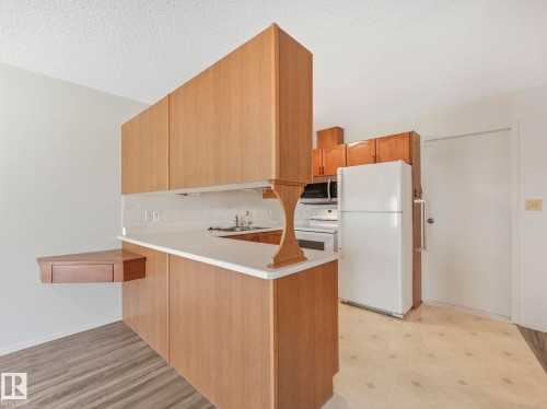 1521 62 Street Nw, Edmonton, AB - Indoor Photo Showing Kitchen