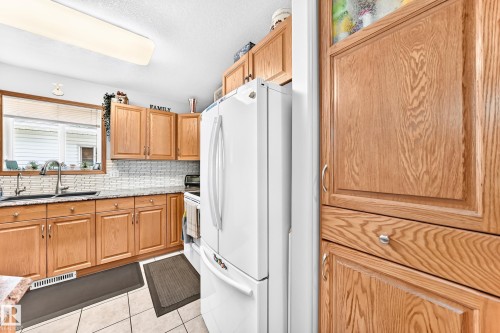 #204 4807 43A Av, Leduc, AB - Indoor Photo Showing Kitchen