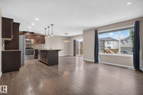 3536 Claxton Crescent Sw, Edmonton, AB - Indoor Photo Showing Kitchen With Upgraded Kitchen