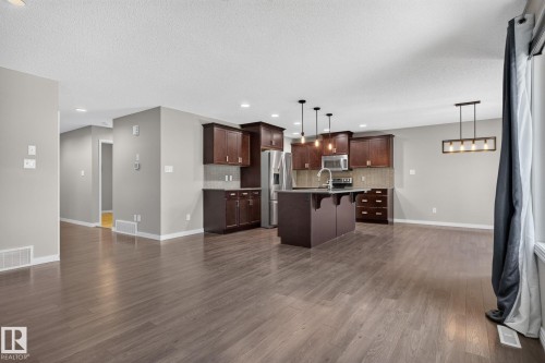 3536 Claxton Crescent Sw, Edmonton, AB - Indoor Photo Showing Kitchen With Upgraded Kitchen