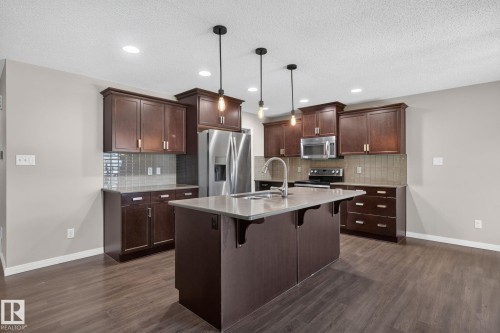 3536 Claxton Crescent Sw, Edmonton, AB - Indoor Photo Showing Kitchen With Double Sink With Upgraded Kitchen