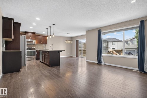 3536 Claxton Crescent Sw, Edmonton, AB - Indoor Photo Showing Kitchen With Upgraded Kitchen