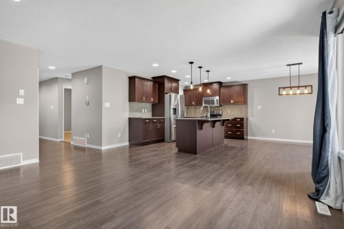 3536 Claxton Crescent Sw, Edmonton, AB - Indoor Photo Showing Kitchen With Upgraded Kitchen