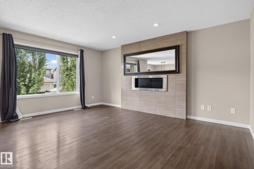 3536 Claxton Crescent Sw, Edmonton, AB - Indoor Photo Showing Living Room