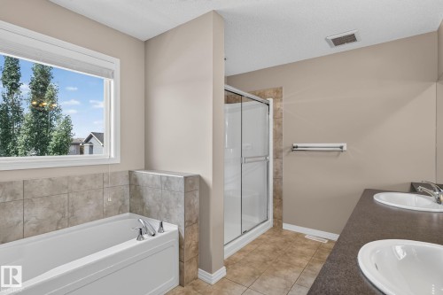3536 Claxton Crescent Sw, Edmonton, AB - Indoor Photo Showing Bathroom