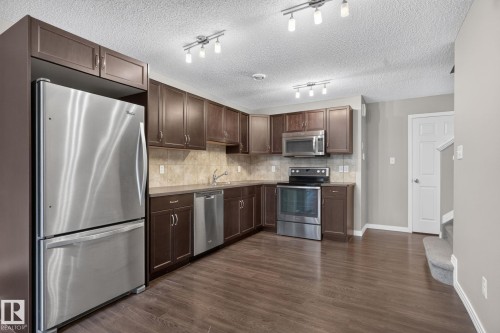 3536 Claxton Crescent Sw, Edmonton, AB - Indoor Photo Showing Kitchen