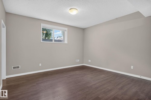 3536 Claxton Crescent Sw, Edmonton, AB - Indoor Photo Showing Other Room