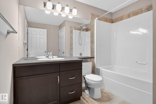 3536 Claxton Crescent Sw, Edmonton, AB - Indoor Photo Showing Bathroom