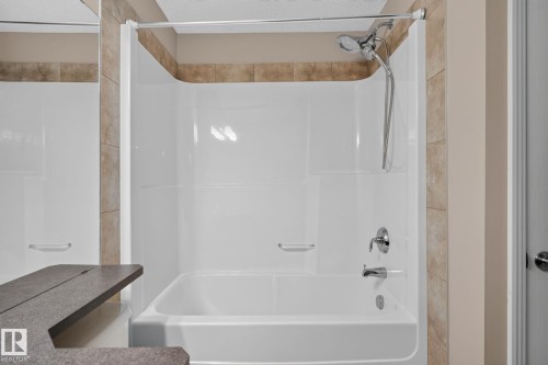 3536 Claxton Crescent Sw, Edmonton, AB - Indoor Photo Showing Bathroom
