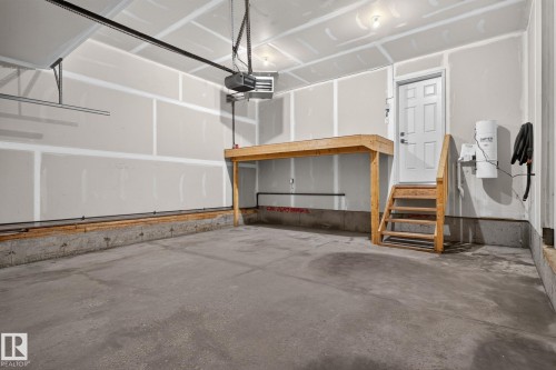 3536 Claxton Crescent Sw, Edmonton, AB - Indoor Photo Showing Garage